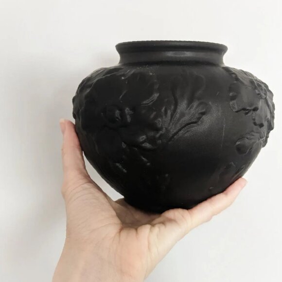 Vintage Tiffin Amethyst Glass Vase: 1930s Floral Decor - Picture 2 of 6